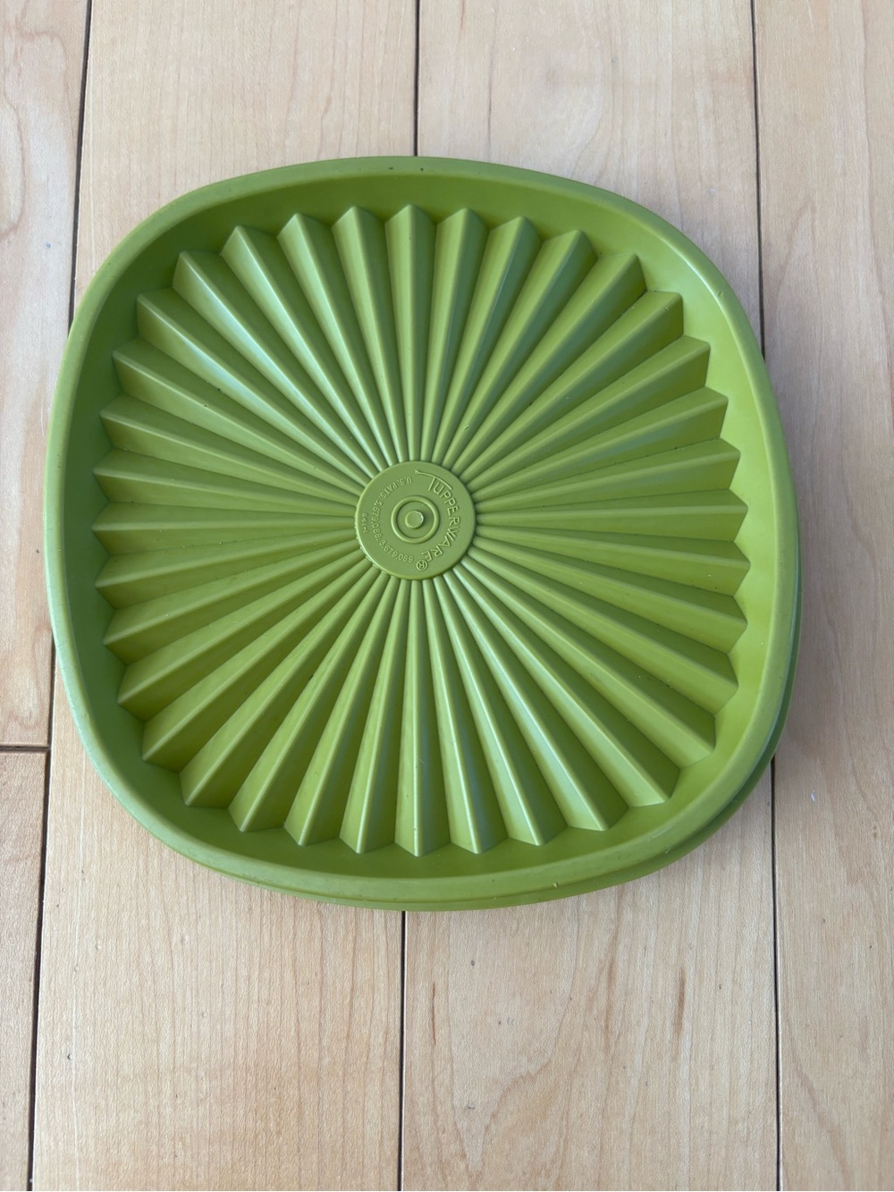 Replacement Vintage Tupperware Servalier Lid in Avocado Green